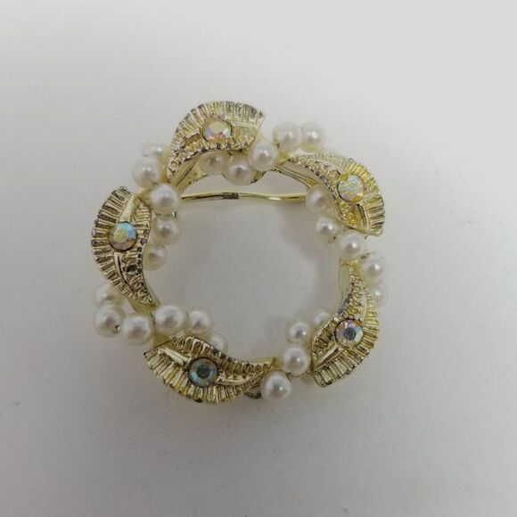 Vintage Gold Tone Faux Pearl and Rhinestone Wreath Circle Shape Brooch, Retro - Picture 2 of 6